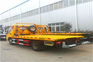 高台附近拖车救援搭电